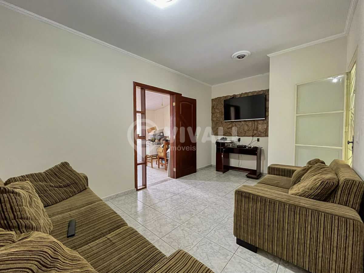 Casa de rua com 2 quartos no Cidade Jardim
