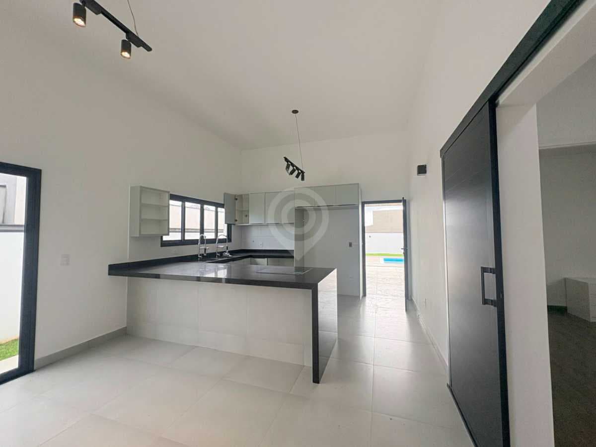 Casa em Condomínio com 1 suíte no Loteamento Terras da Fazenda — foto 3