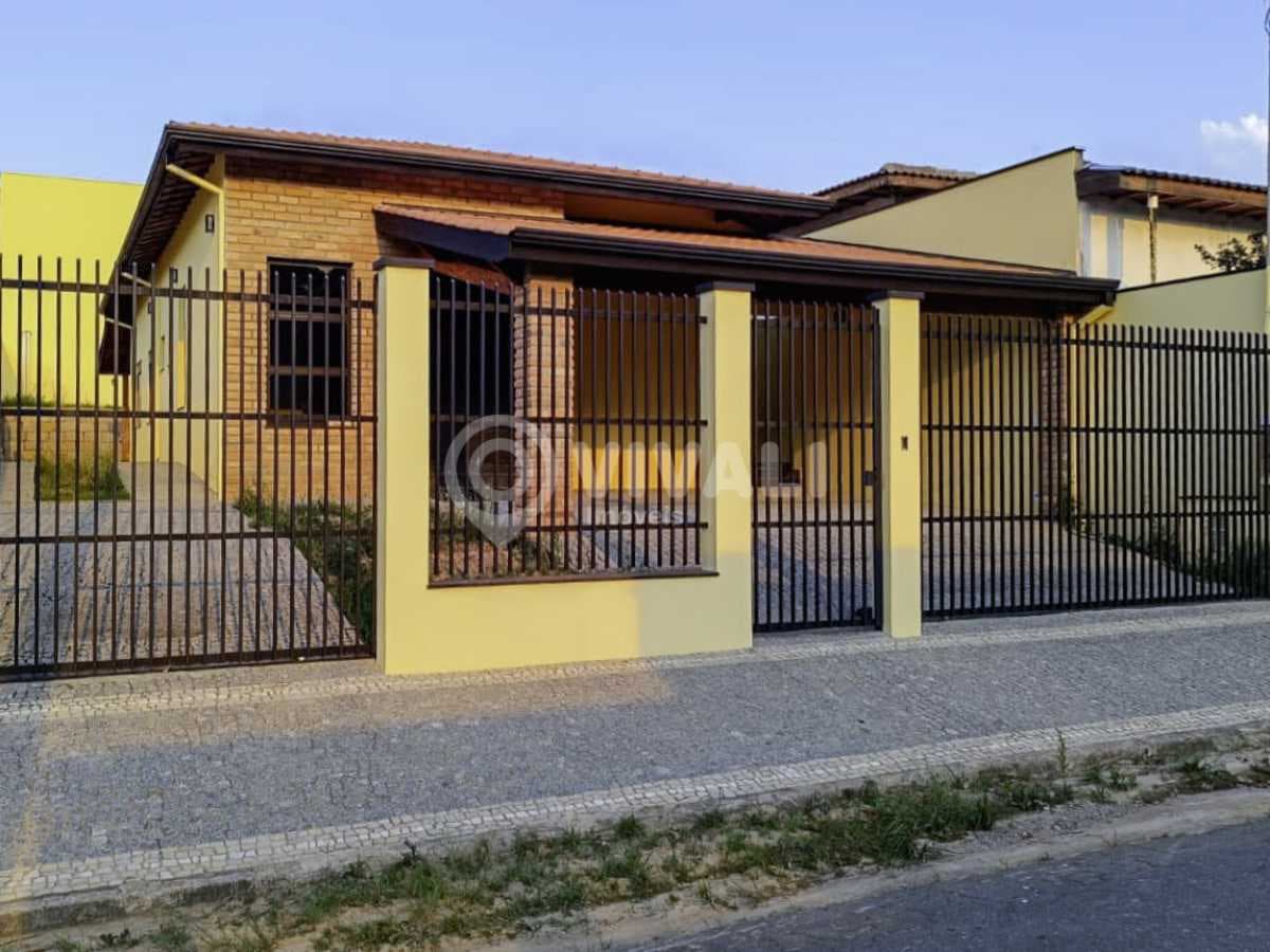 Casa de rua com 1 suíte no Nova Itatiba
