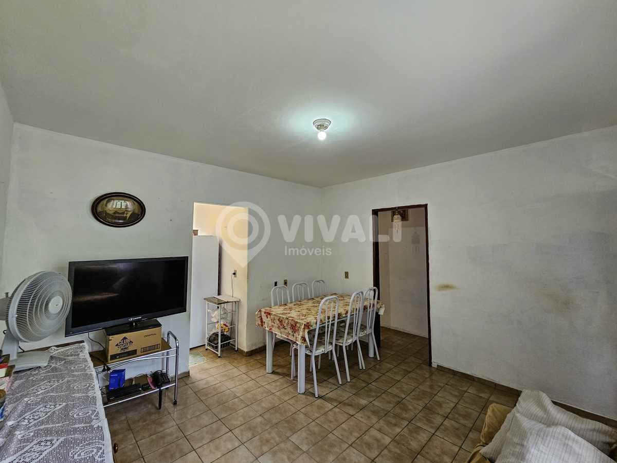 Casa de rua com 3 quartos no Jardim Mateus — foto 2