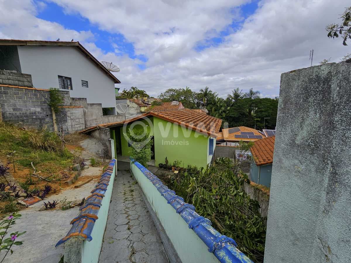 Casa de rua com 3 quartos no Jardim Mateus