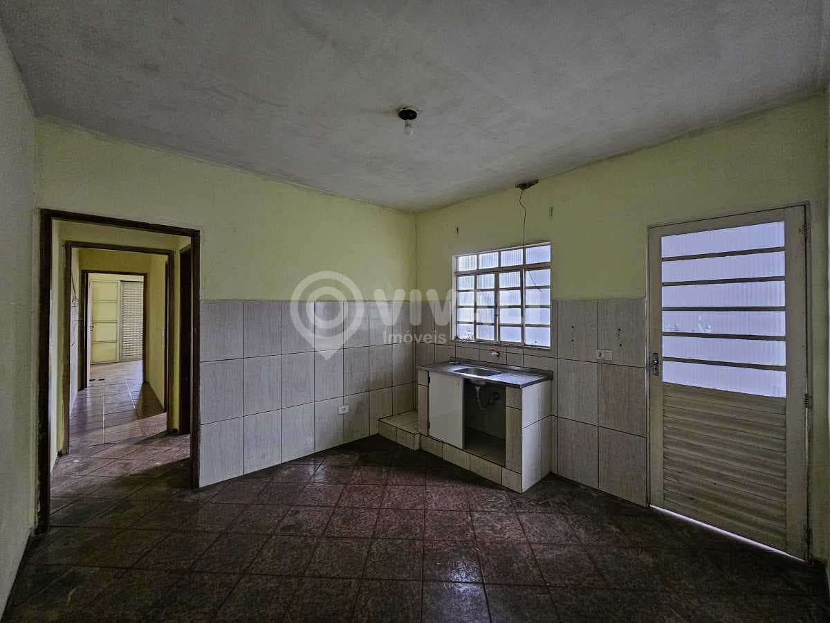 Casa de rua com 2 quartos no Jardim das Nações