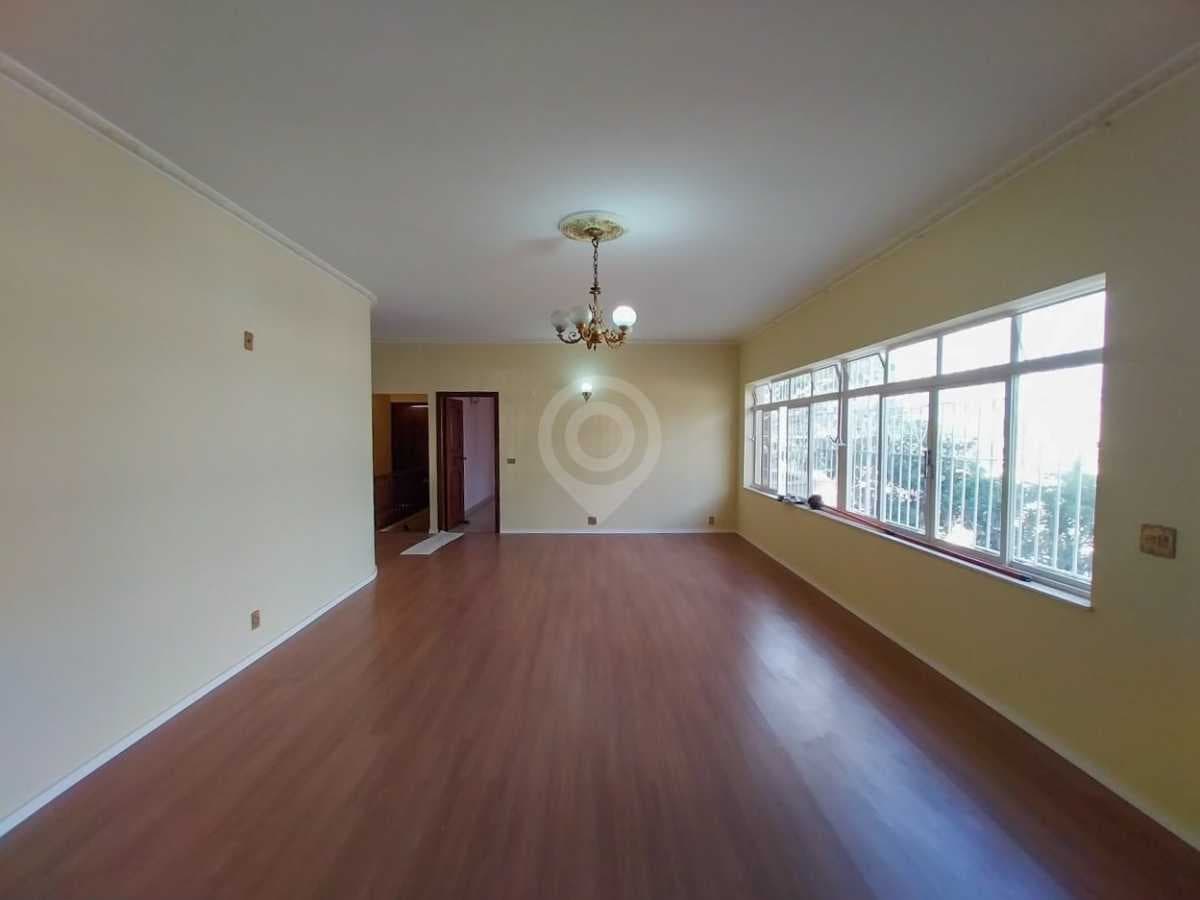 Casa de rua com 1 suíte no Jardim Belém
