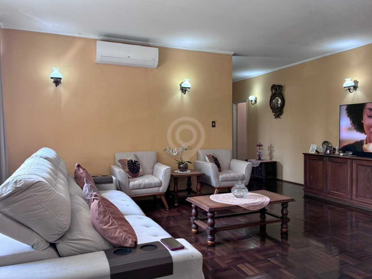 Casa de rua com 1 suíte no Vila Brasileira
