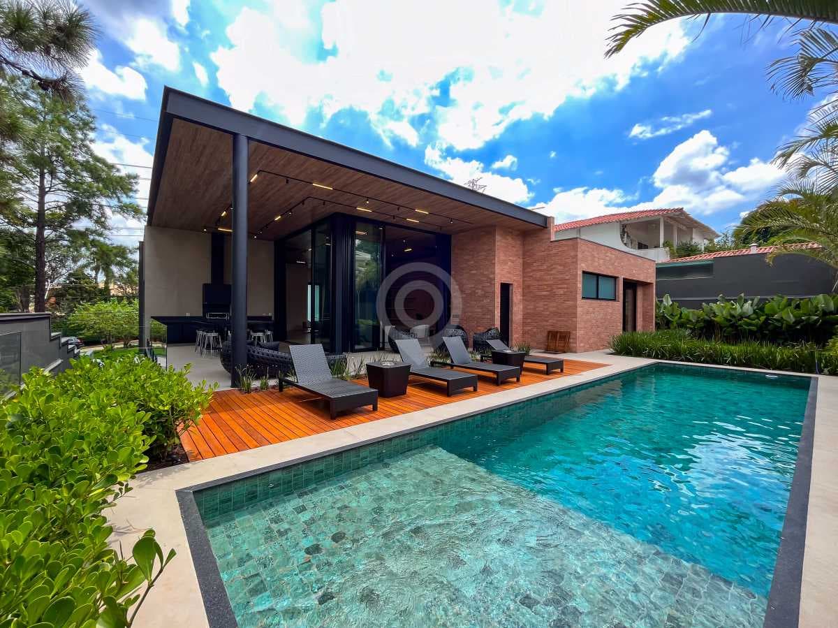 Casa em Condomínio com 4 suítes no Residencial Alphaville 1