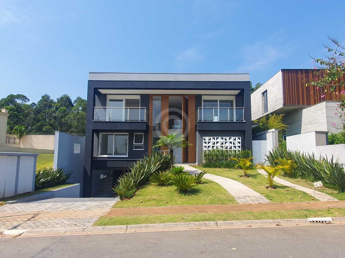 Casa em Condomínio com 4 suítes no Tamboré