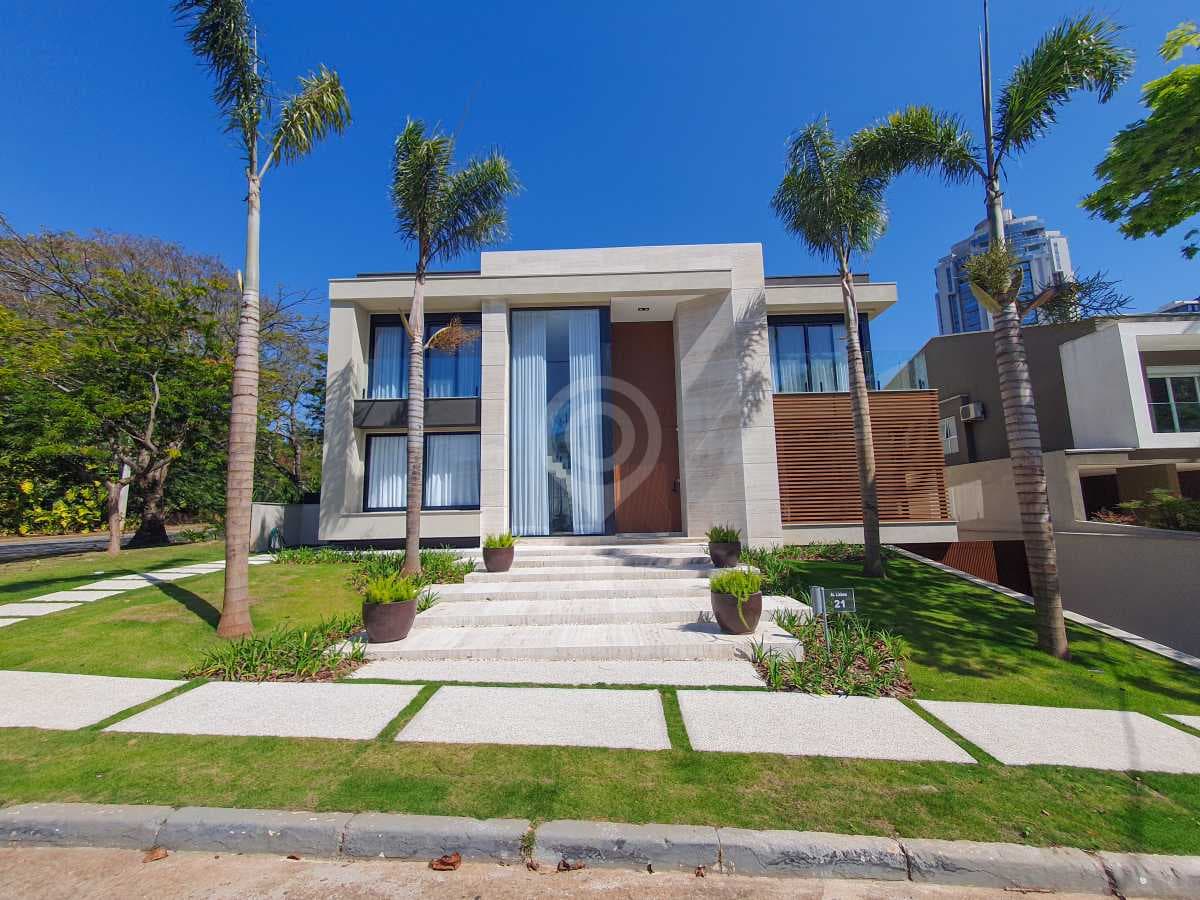 Casa em Condomínio com 4 suítes no Residencial Alphaville 1