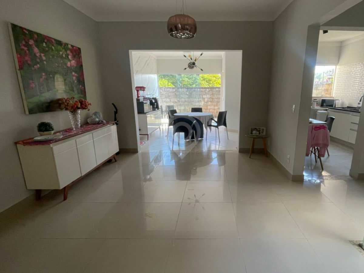 Casa de rua com 1 suíte no Jardim Verona