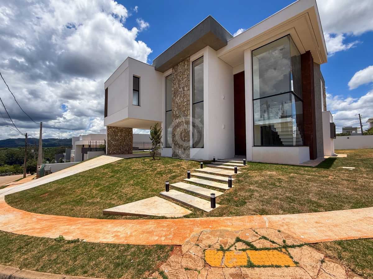 Casa em Condomínio com 3 suítes no Residencial Sete Lagos
