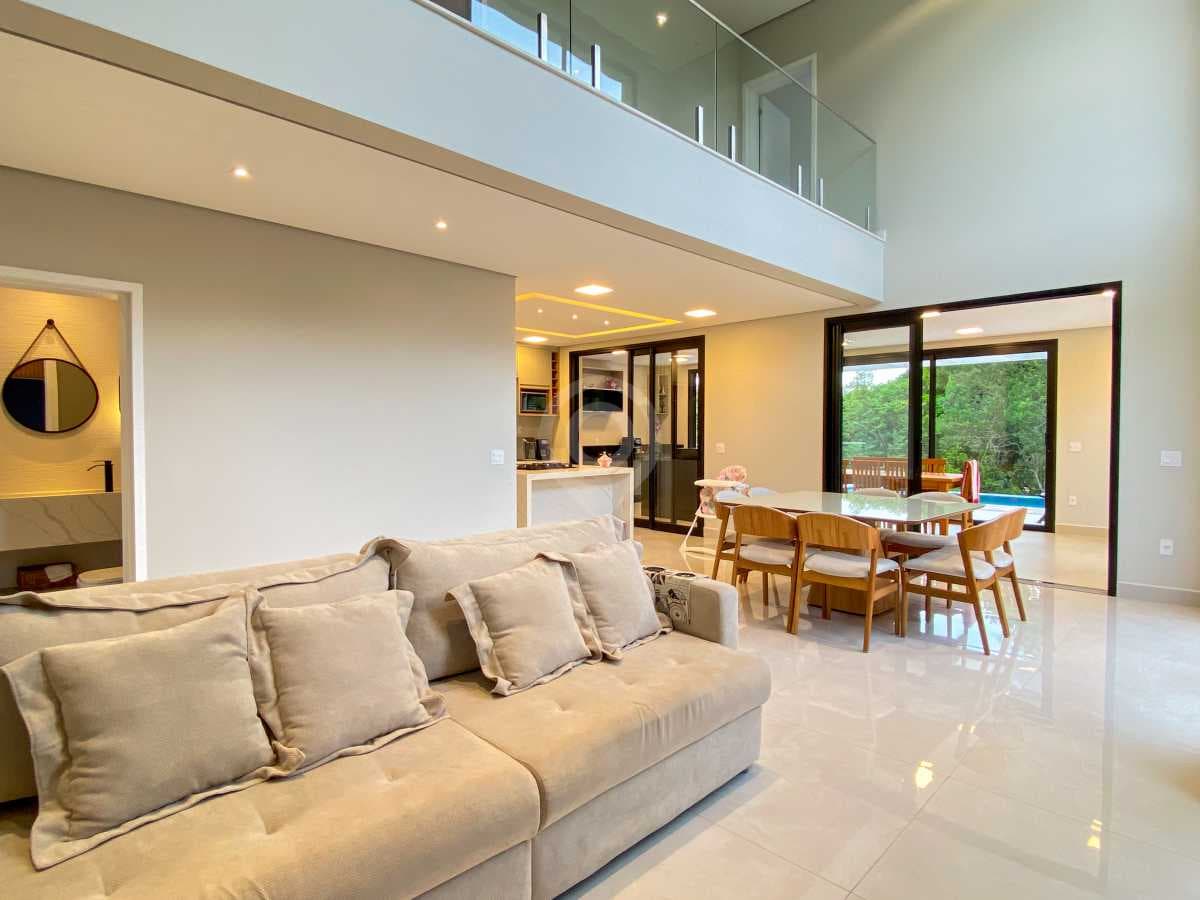 Casa em Condomínio com 3 suítes no Residencial Fazenda Santa Rosa - Fase 1 — foto 2