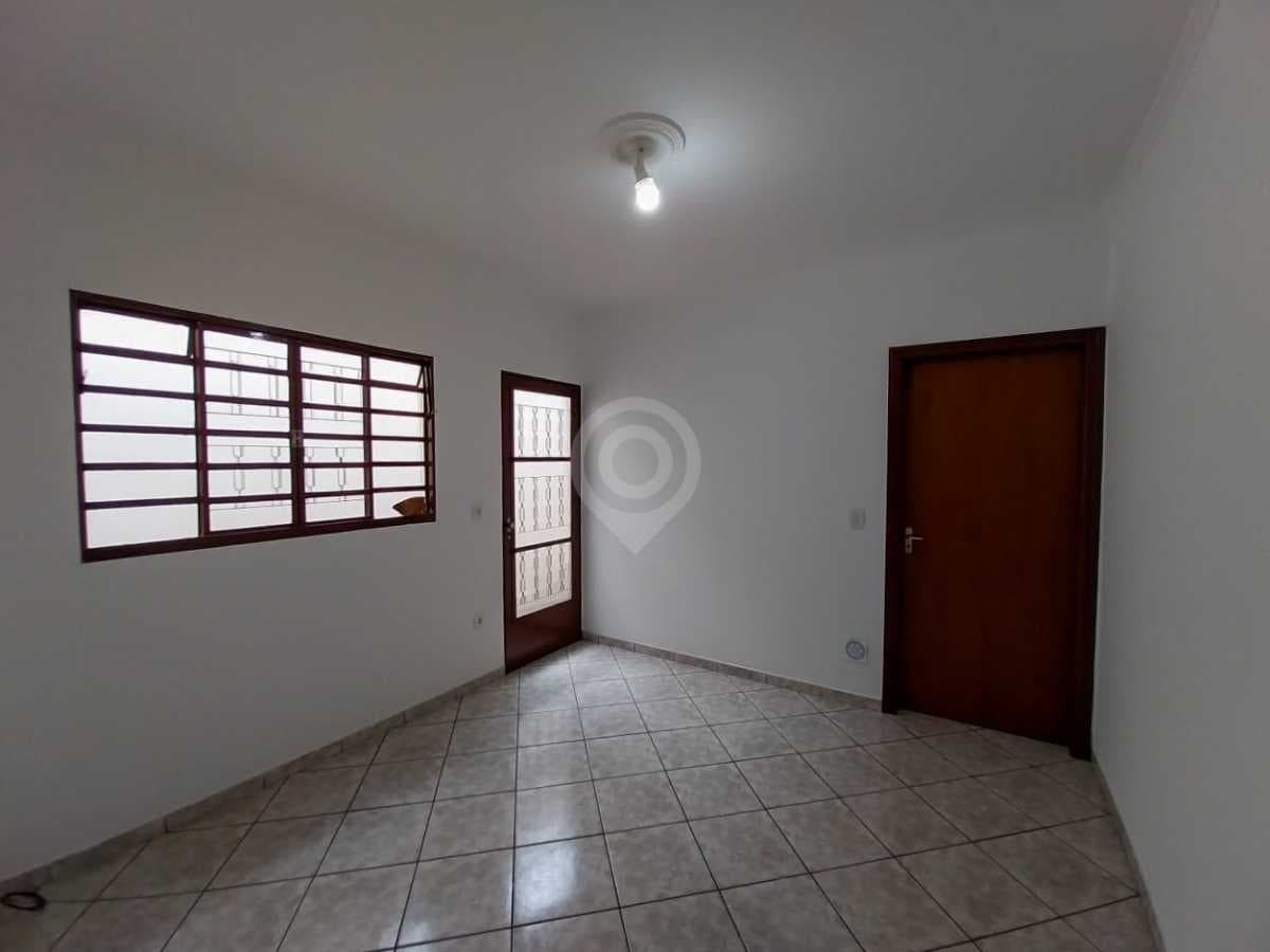 Casa de rua com 3 quartos no Jardim Arizona