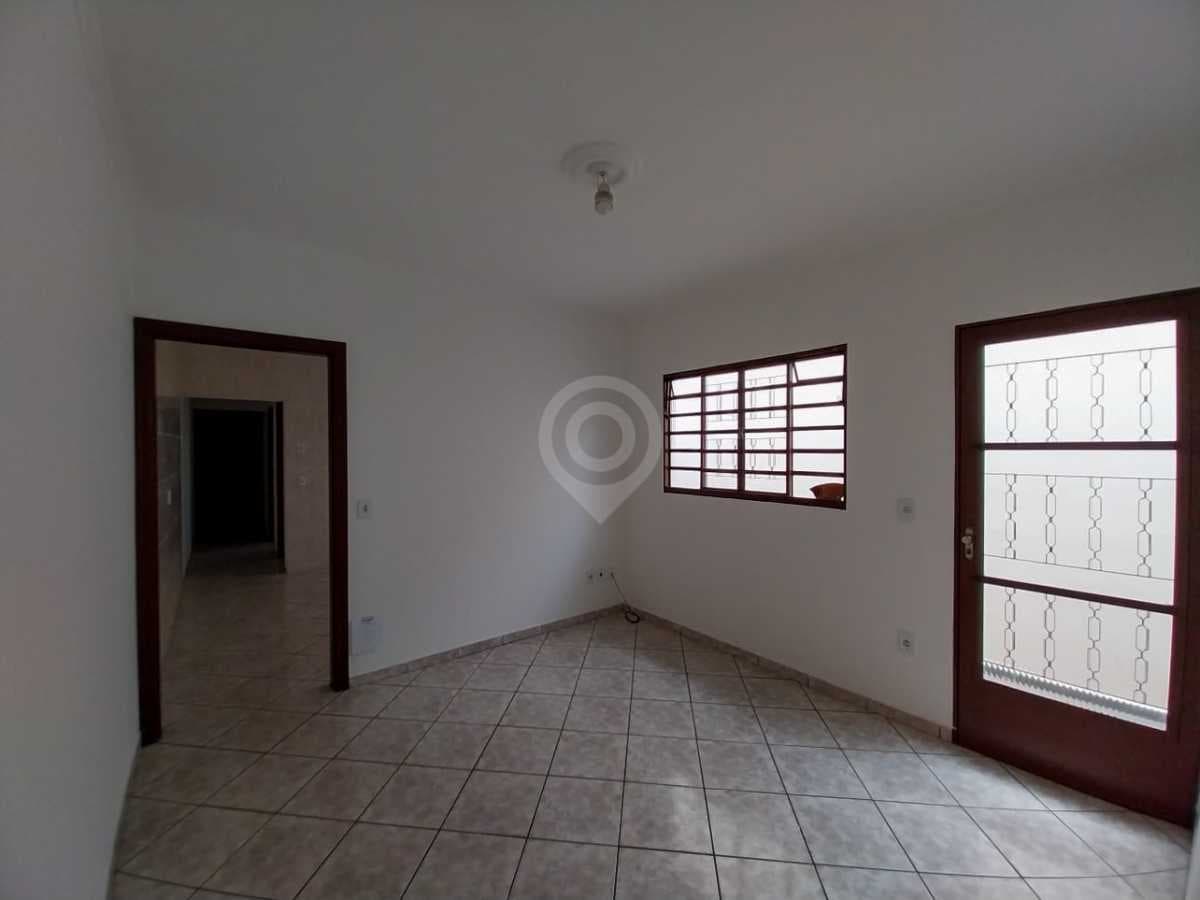 Casa de rua com 3 quartos no Jardim Arizona — foto 2