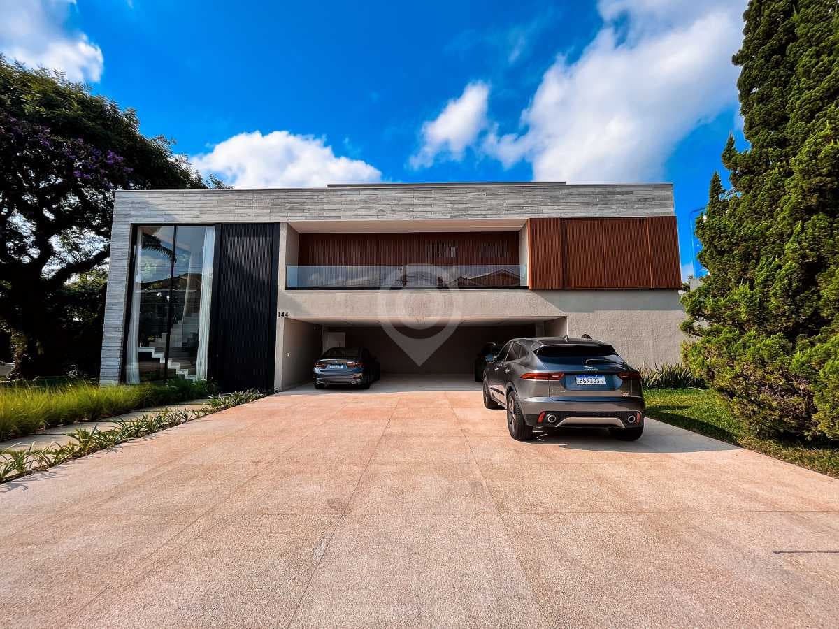 Casa em Condomínio com 4 suítes no Alphaville Residencial Dois