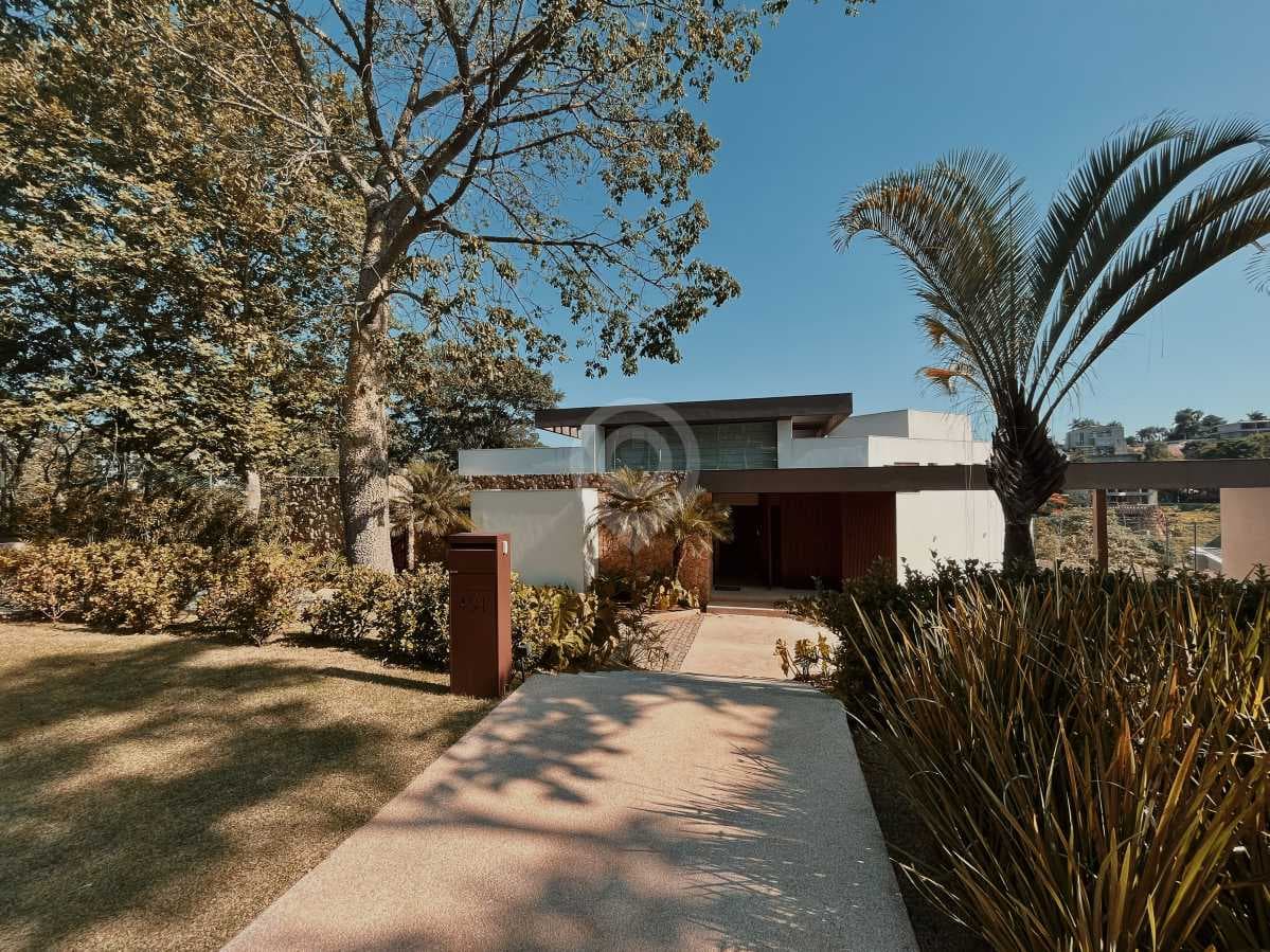 Casa em Condomínio com 4 suítes no Tamboré