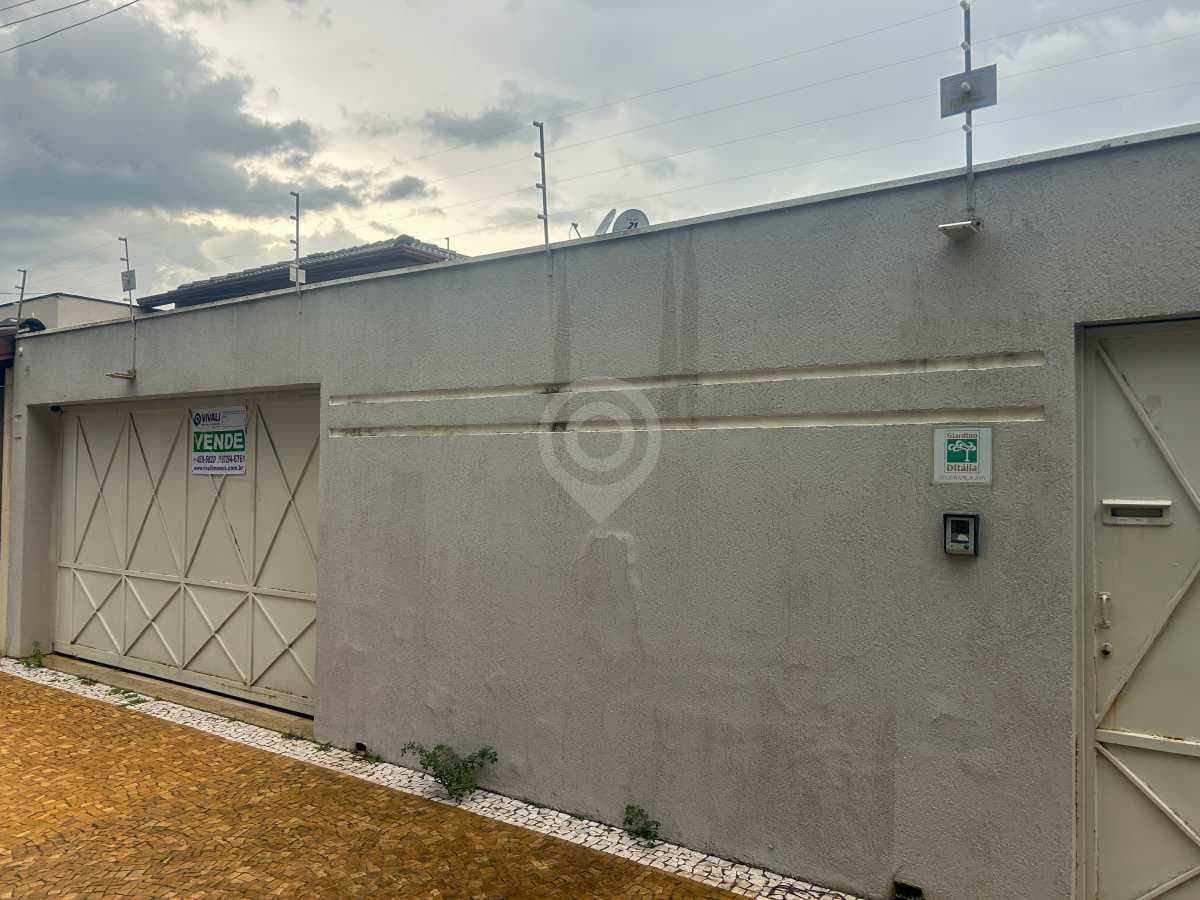 Casa de rua com 3 suítes no Giardino D´ Itália