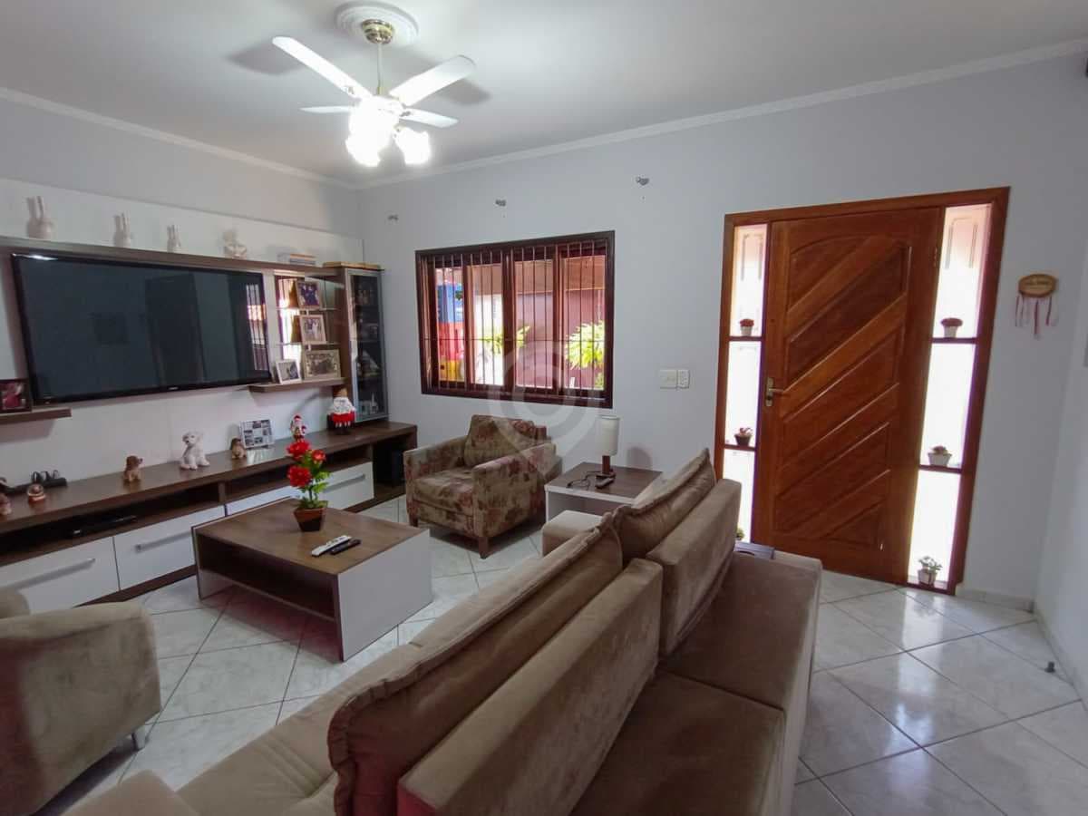 Casa de rua com 3 suítes no Recanto do Parque