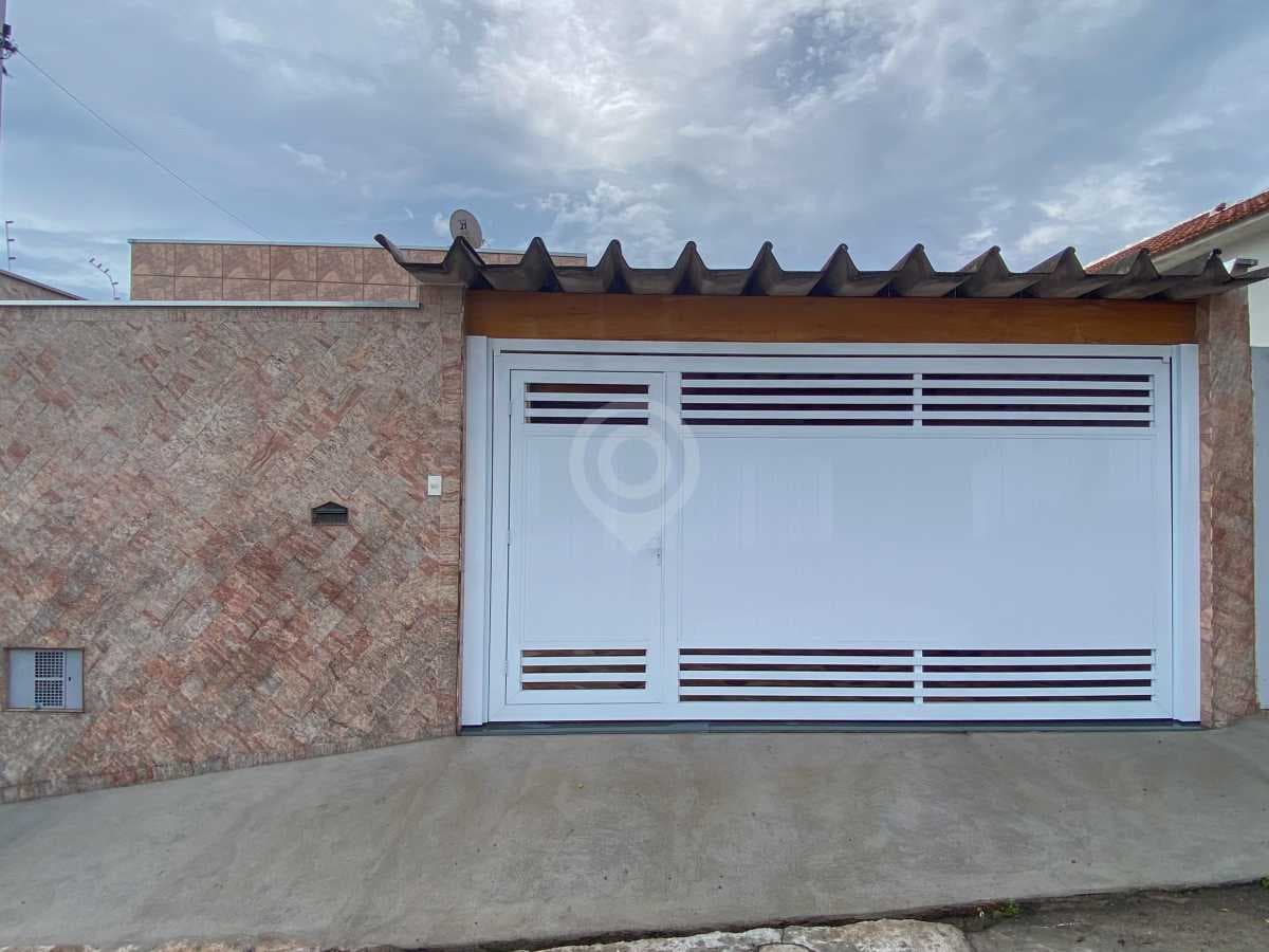 Casa de rua com 1 suíte no Parque São Vicente
