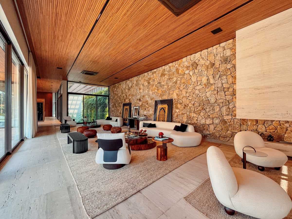 Casa em Condomínio com 4 suítes no Tamboré