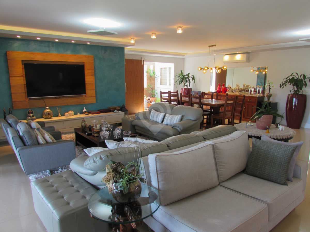 Casa em Condomínio com 3 suítes no Ville Chamonix
