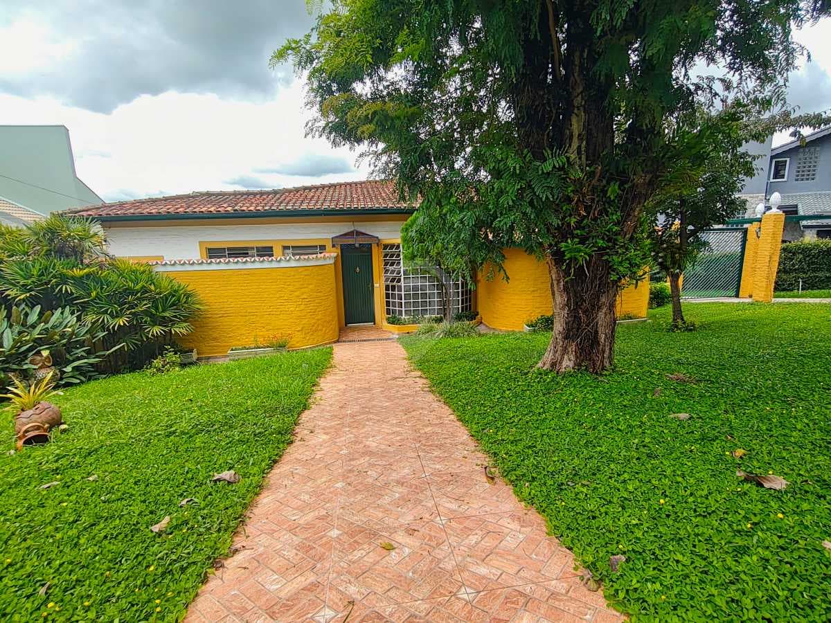 Casa em Condomínio com 4 suítes no Parque das Laranjeiras