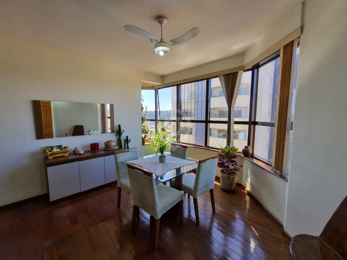 Apartamento com 3 quartos no Edifício Virginia