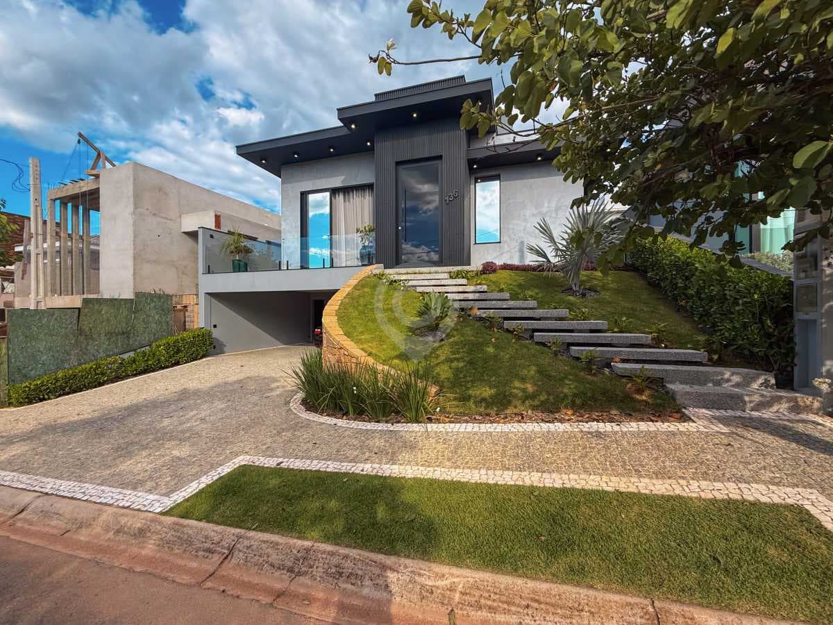 Casa em Condomínio com 3 suítes no Condominio Ville De France