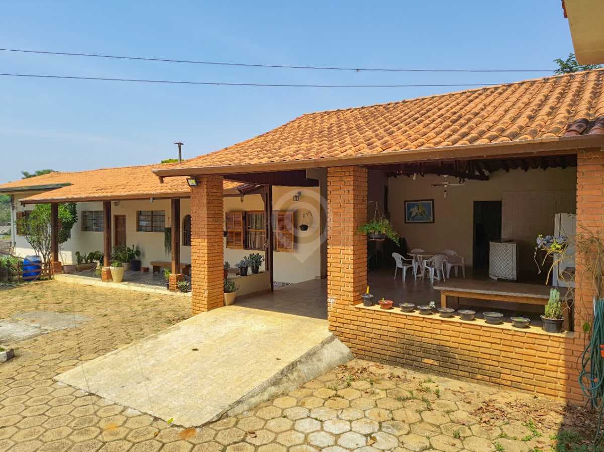 Chácara com 3 suítes no Parque Nova Xampirra