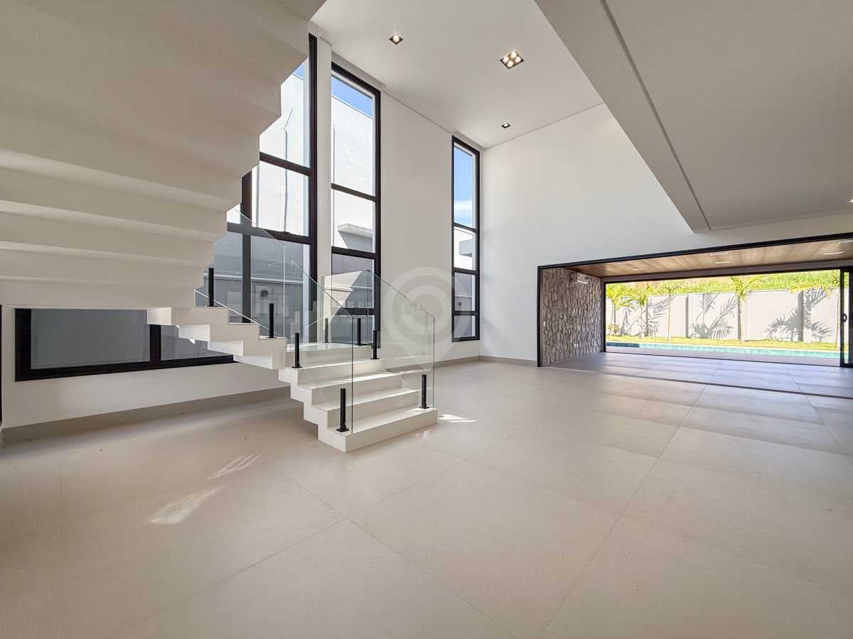 Casa em Condomínio com 4 suítes no Reserva Santa Rosa — foto 2