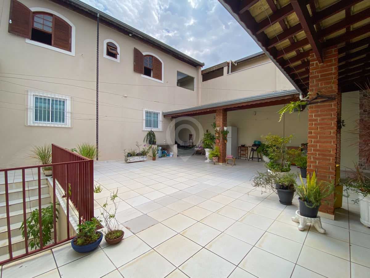 Casa de rua com 1 suíte no Novo Cruzeiro