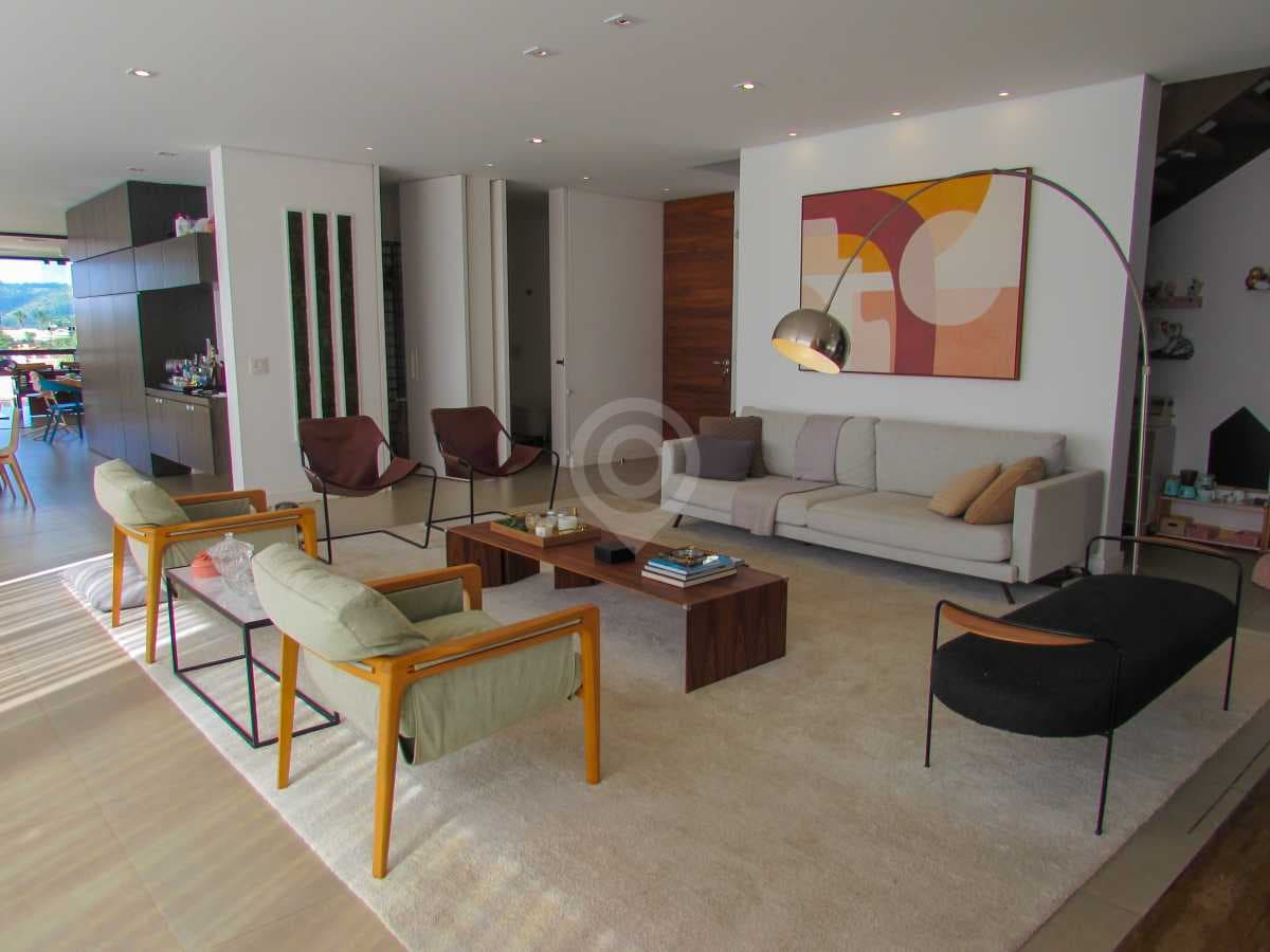 Casa em Condomínio com 3 suítes no Ville Chamonix