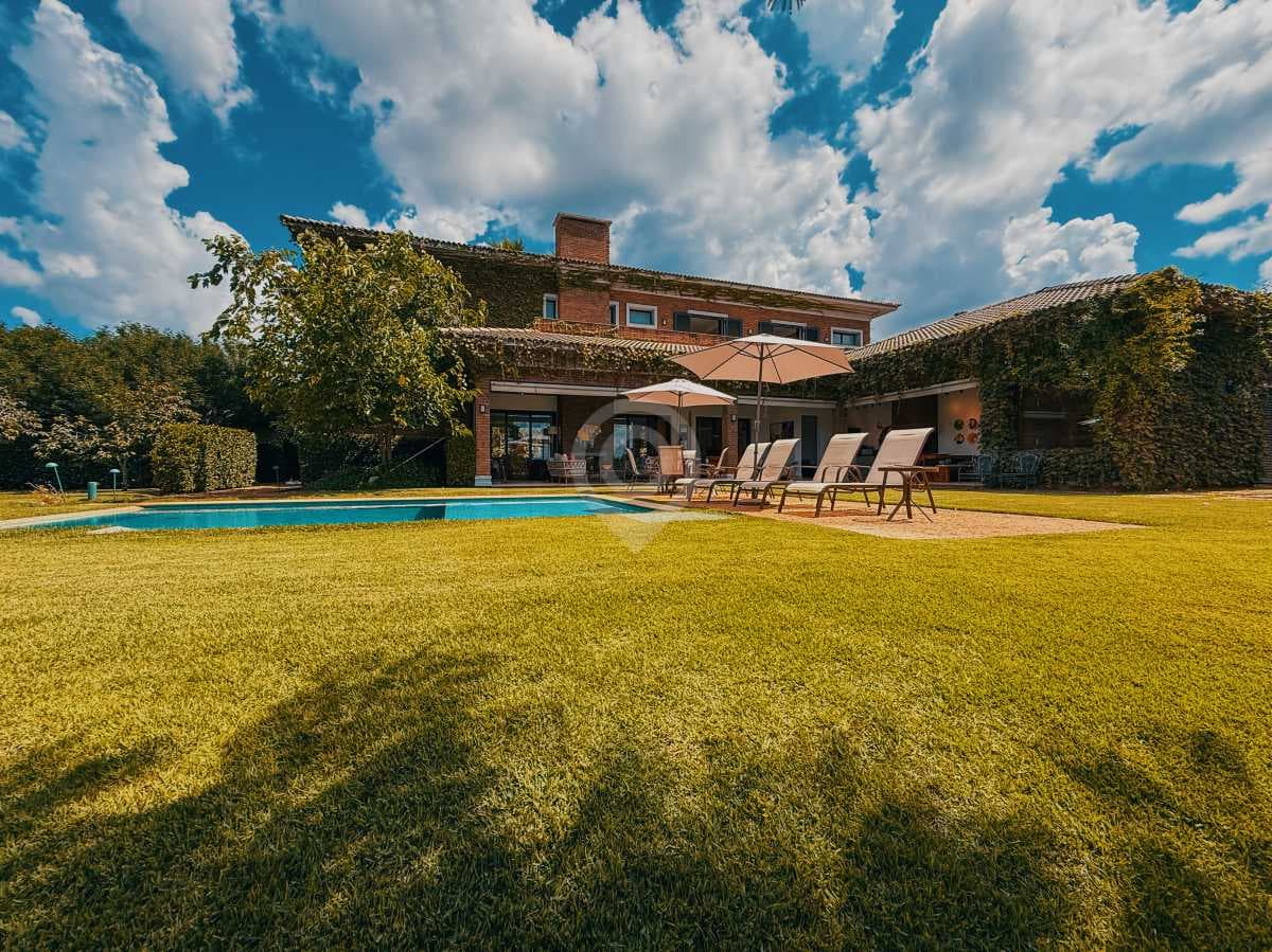 Casa em Condomínio com 4 suítes no Loteamento Fazenda Dona Carolina