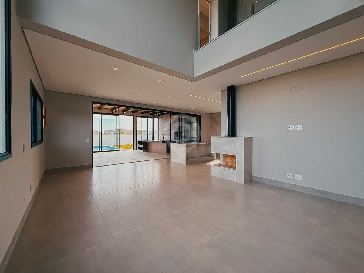 Casa em Condomínio com 4 suítes no Reserva Santa Rosa — foto 2