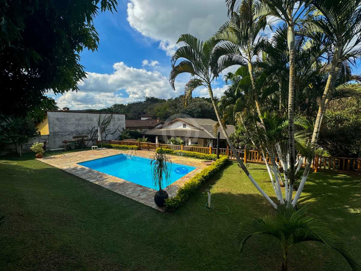 Chácara com 2 suítes no Jardim Leonor