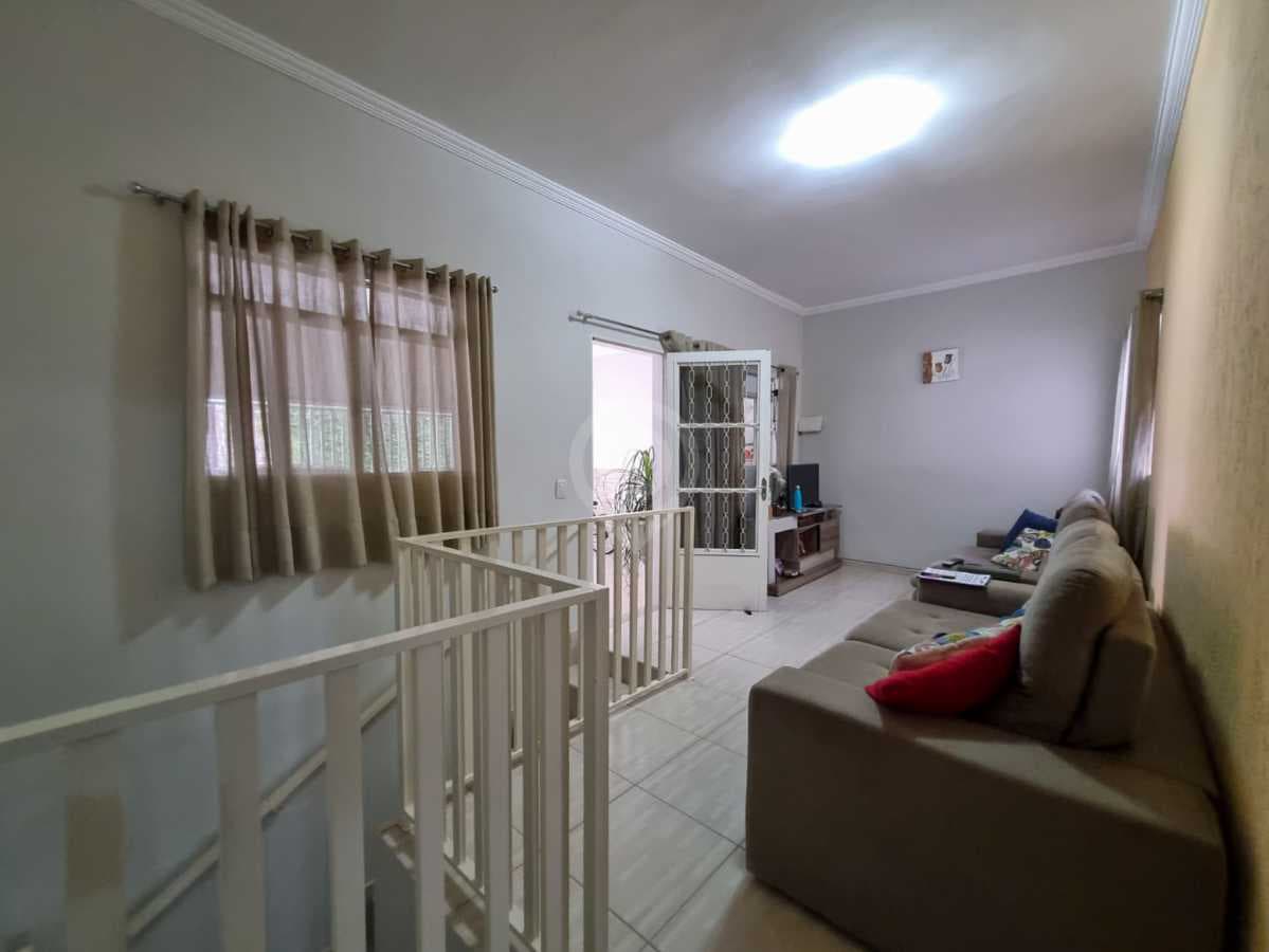 Casa de rua com 1 suíte no Jardim Tereza