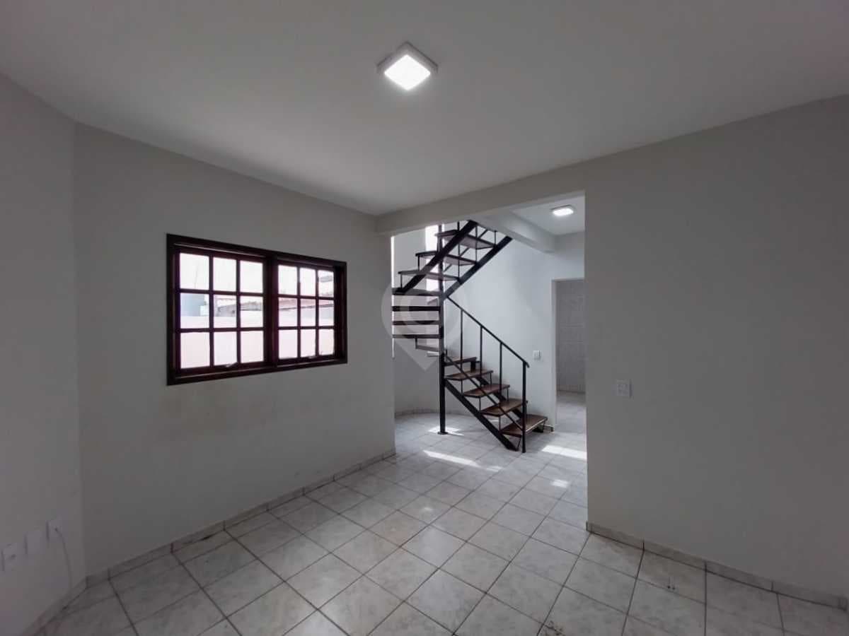 Casa de rua com 2 suítes no Loteamento Santo Antônio