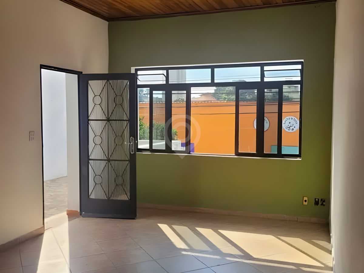 Casa de rua com 3 quartos no Centro