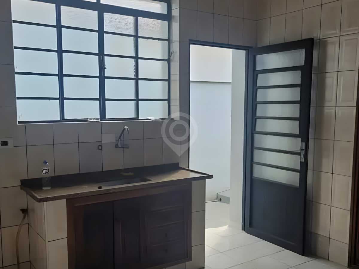 Casa de rua com 3 quartos no Centro — foto 3