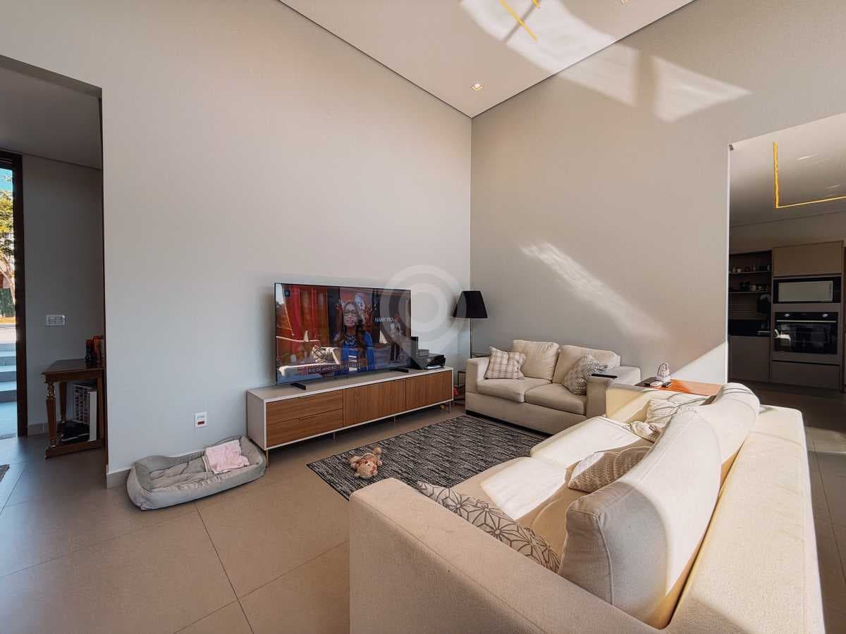 Casa em Condomínio com 3 suítes no Residencial Fazenda Santa Rosa - Fase 1 — foto 3