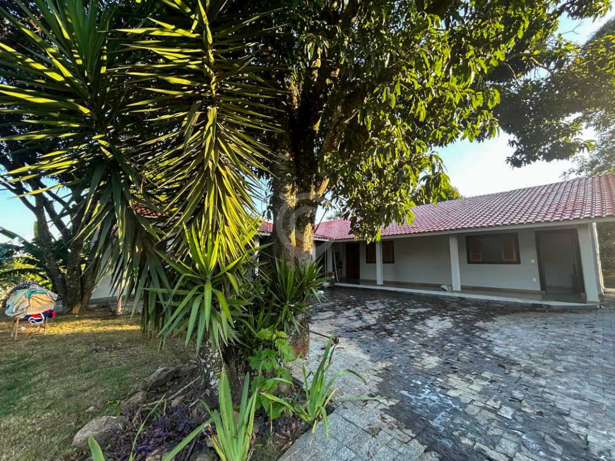 Casa de rua com 2 suítes no Terras de São Sebastião
