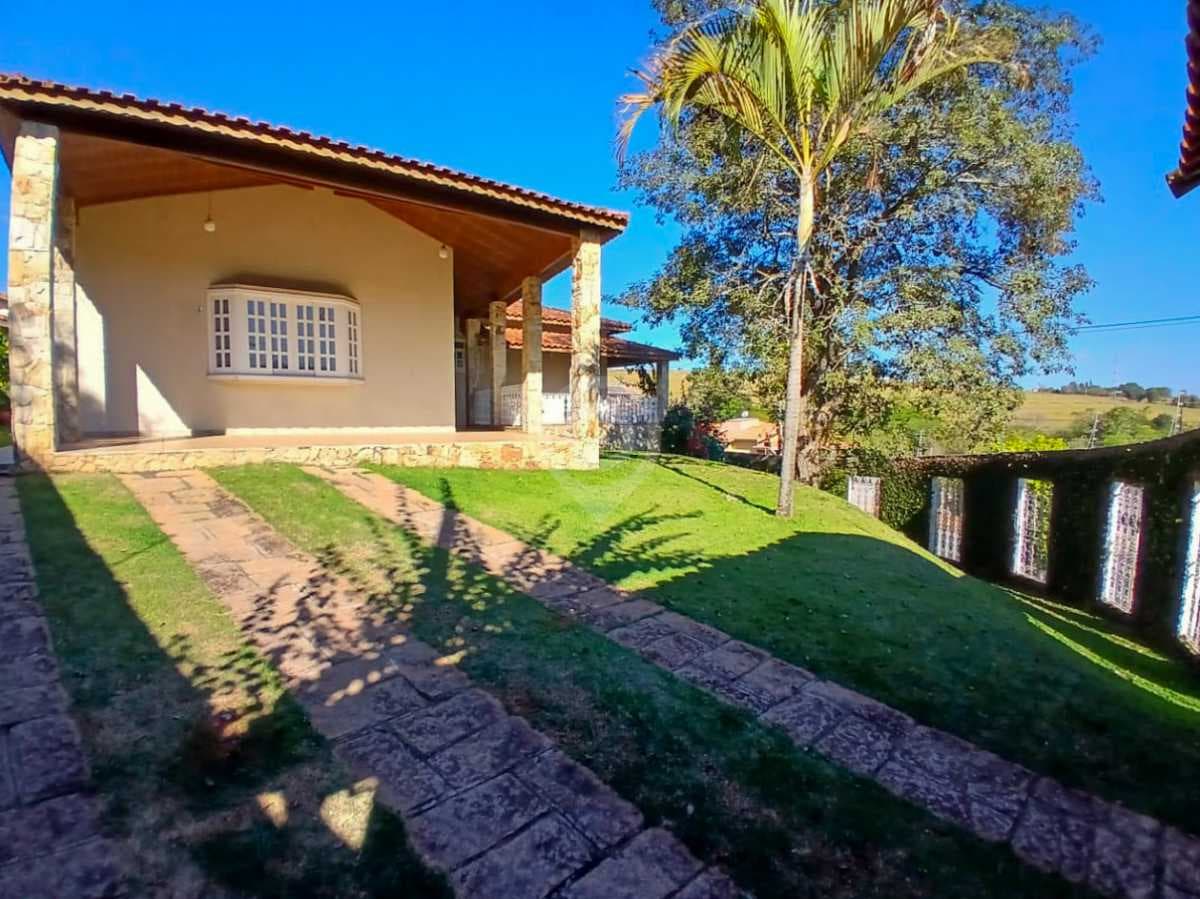 Casa de rua com 1 suíte no Jardim Leonor — foto 2