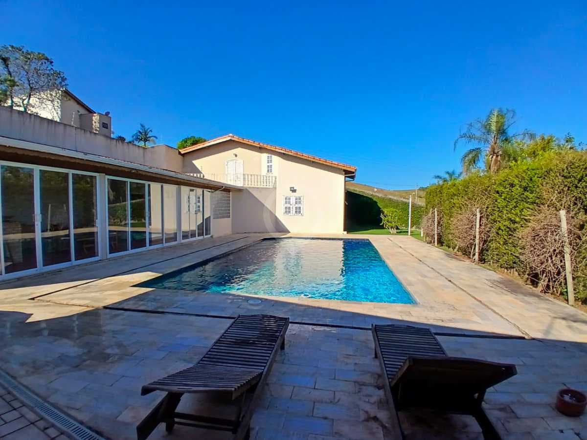 Casa de rua com 1 suíte no Jardim Leonor