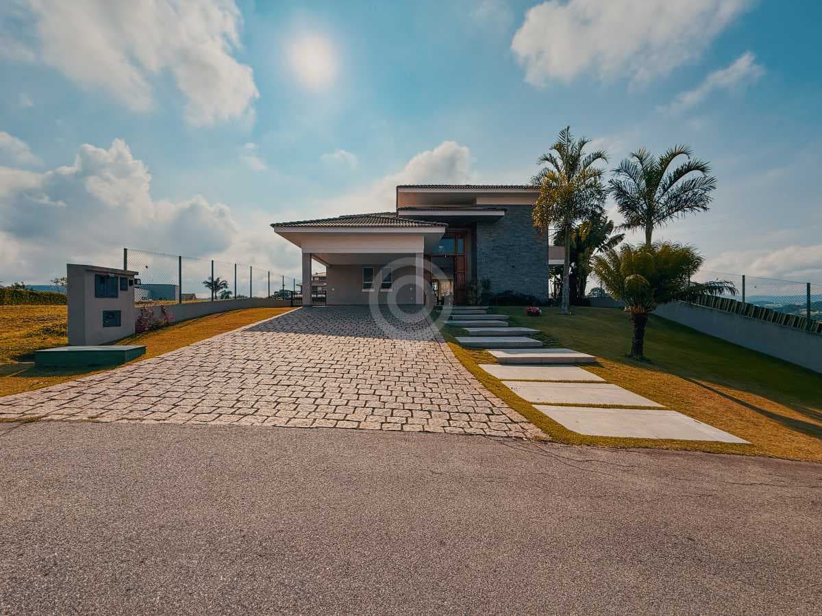 Casa em Condomínio com 4 suítes no Condominio Village Das Palmeiras