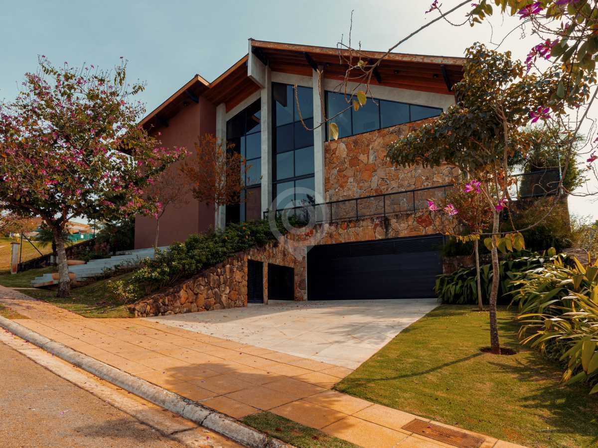 Casa em Condomínio com 4 suítes no Loteamento Fazenda Dona Carolina