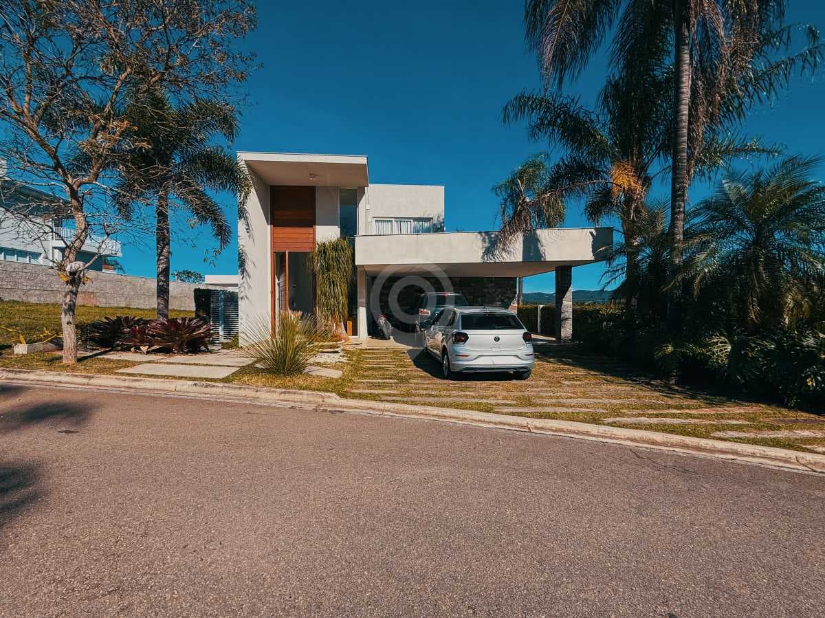 Casa em Condomínio com 3 suítes no Residencial Sete Lagos