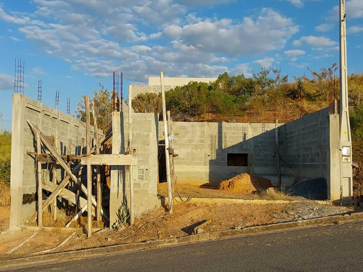 Casa de rua com 1 suíte no Portal Giardino
