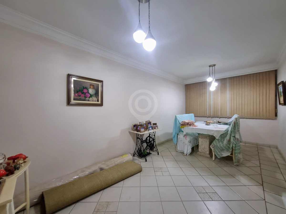 Apartamento com 3 quartos no Edifício Tescarollo