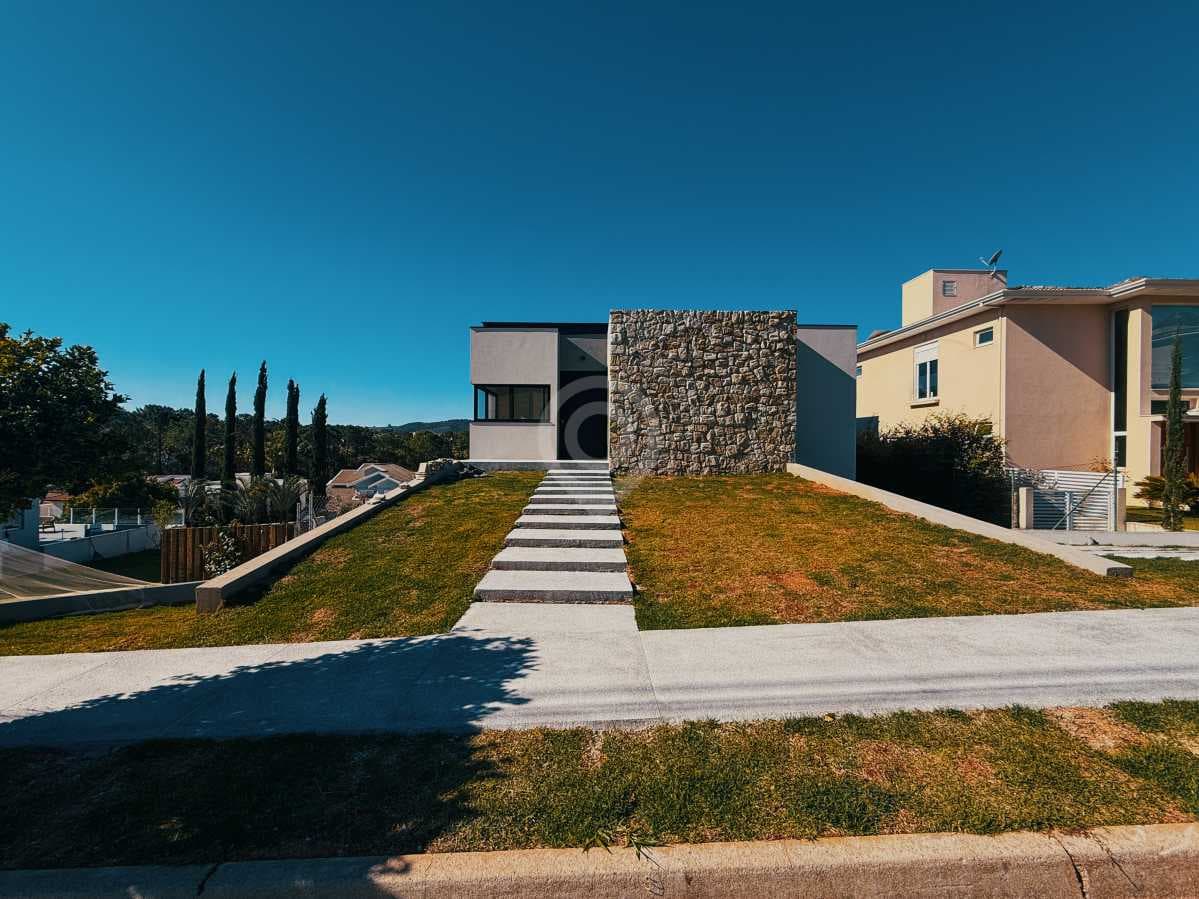 Casa em Condomínio com 3 suítes no Residencial Villaggio Paradiso