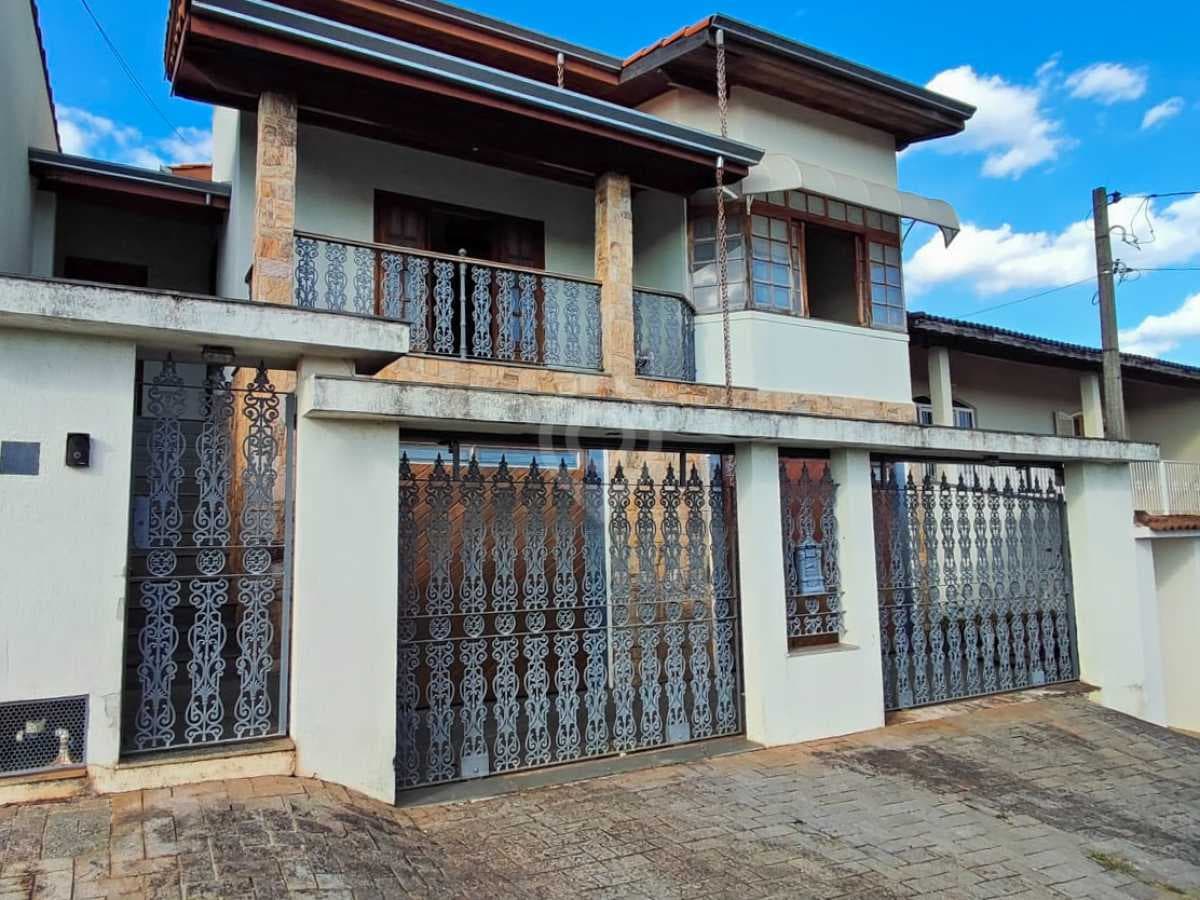 Casa de rua com 1 suíte no Jardim Salessi