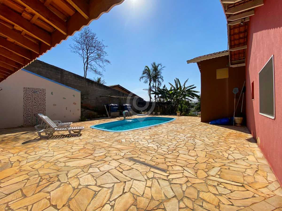 Chácara com 1 suíte no Jardim Leonor