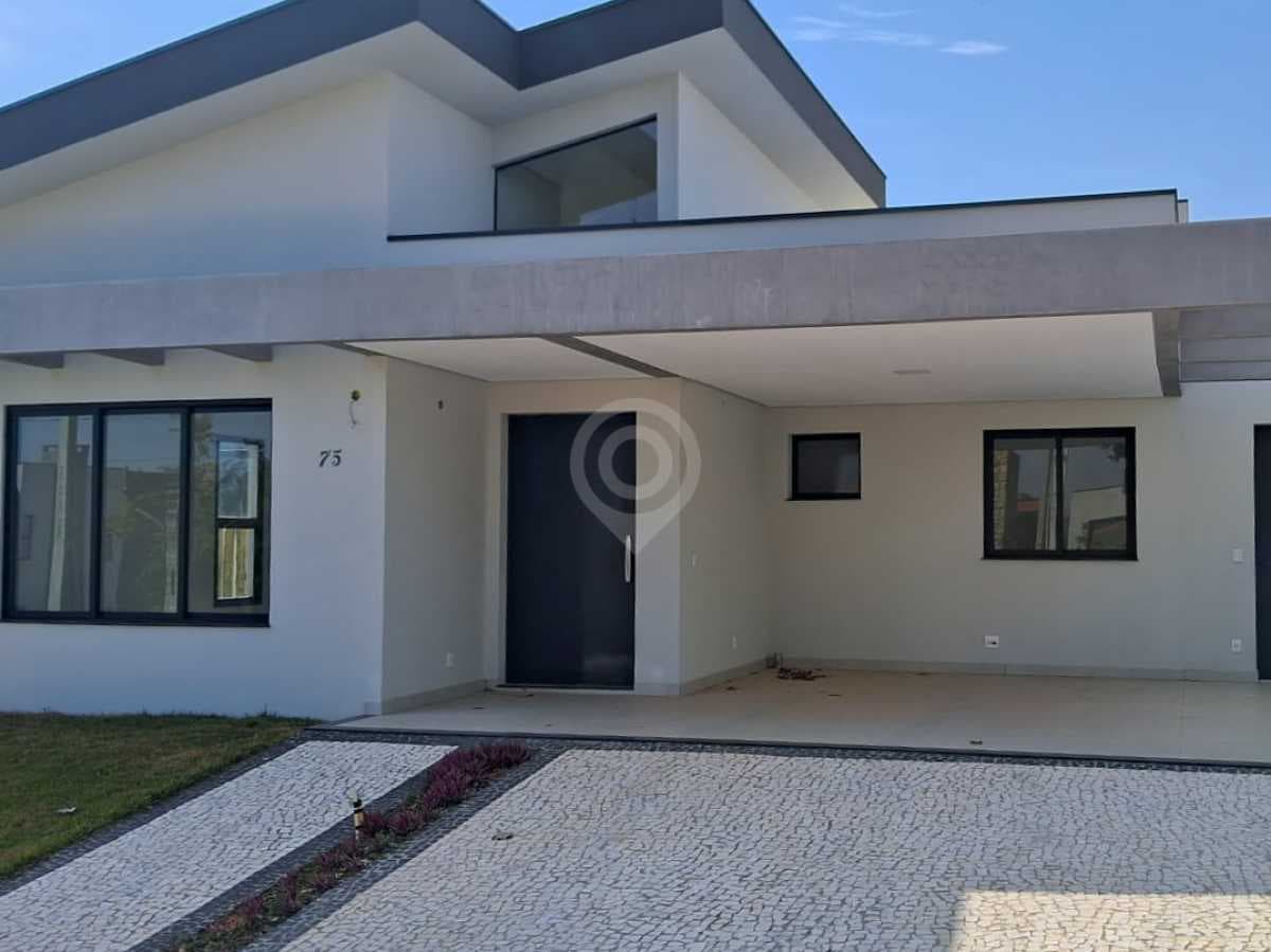 Casa em Condomínio com 3 suítes no Reserva Santa Rosa